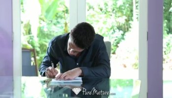 Блондинка рада члену седого мужчины