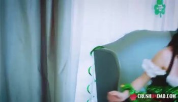 Мужчина выебал студентку в сочную киску